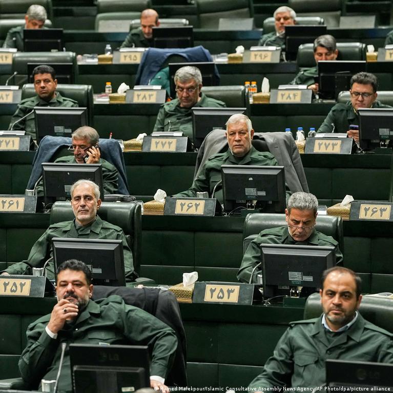 İran'da üniversiteler ve medyaya yeni yasaklar yolda