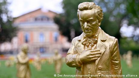 Die Wagnerfiguren des Künstlers Ottmar Hörl sind ein Verkaufsschlager in Bayreuth