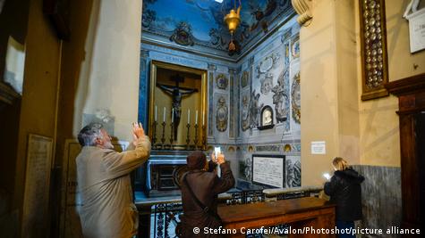 Afresco Controversos em Roma: Anjo com Rosto de Meloni é Desfeito após Repercussão