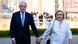 Bill und Hillary Clinton gehen Hand in Hand Bill und Hillary Clinton gehen Hand in Hand
