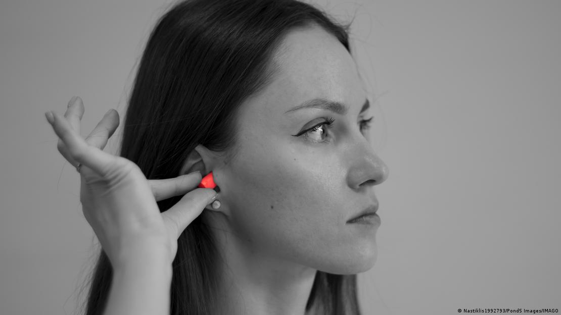 La ciencia apunta a una alternativa más simple y eficaz: lo tapones para dormir. 