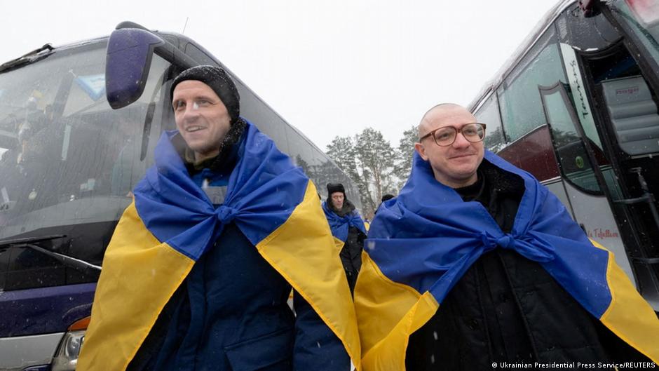 Russia, Ukraine exchange prisoners as talks end