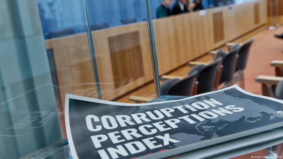 Cartel de una conferencia de prensa de Transparency International en 2019 en Alemania.