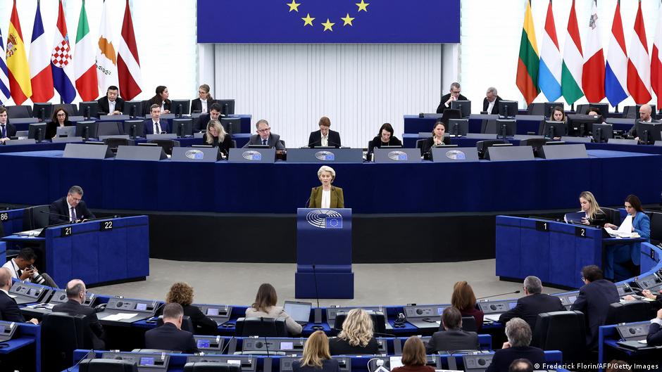 Депутаты ЕП: "Друзья Путина" могут "сливать" информацию РФ