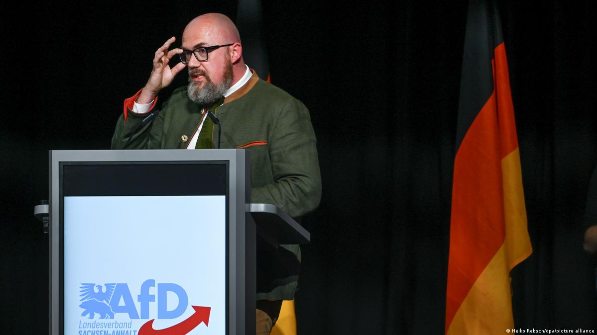 Deutschland Magdeburg 2025 | AfD Vetternwirtschaft - Hans-Thomas Tillschneider beim Landesparteitag Sachsen-Anhalt 德国选择党萨克森-安哈尔特州议会党团文化政策发言人汉斯-托马斯·蒂尔施奈德(Hans-Thomas Tillschneider)