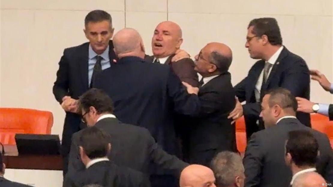 Mecliste yaşanan arbededen bir kare