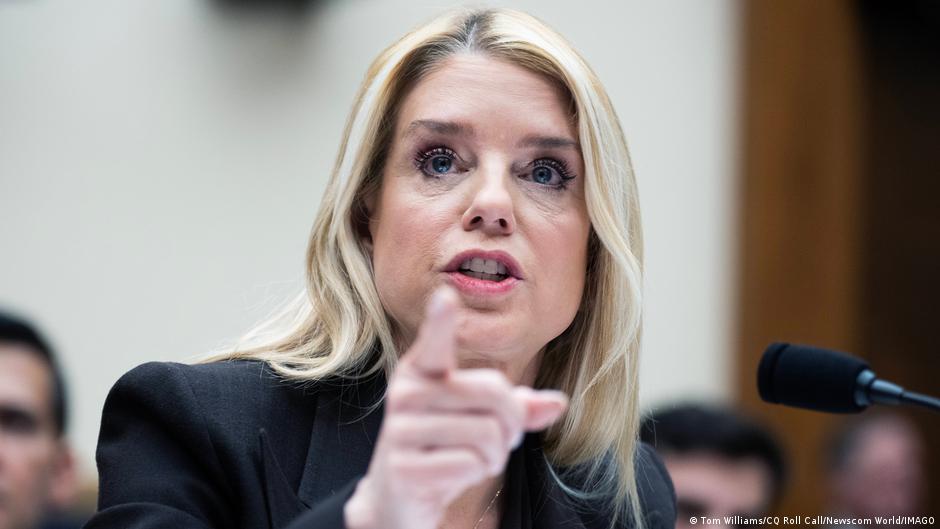 Трамп уволил Пэм Бонди с поста генпрокурора США