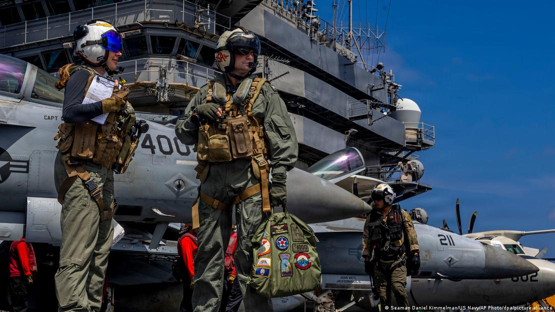 امریکی صدر ٹرمپ ایران پر دباؤ بڑھانے کے لیے خطے میں  فوجی موجودگی میں اضافہ کرتے جا رہے ہیں