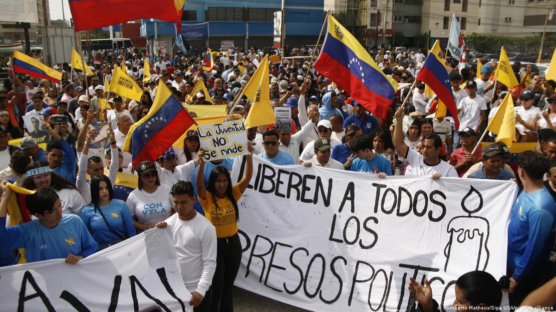 Estudiantes y sociedad civil se manifiestan en el Día de la Juventud, en Maracaibo, Venezuela. (Archivo)