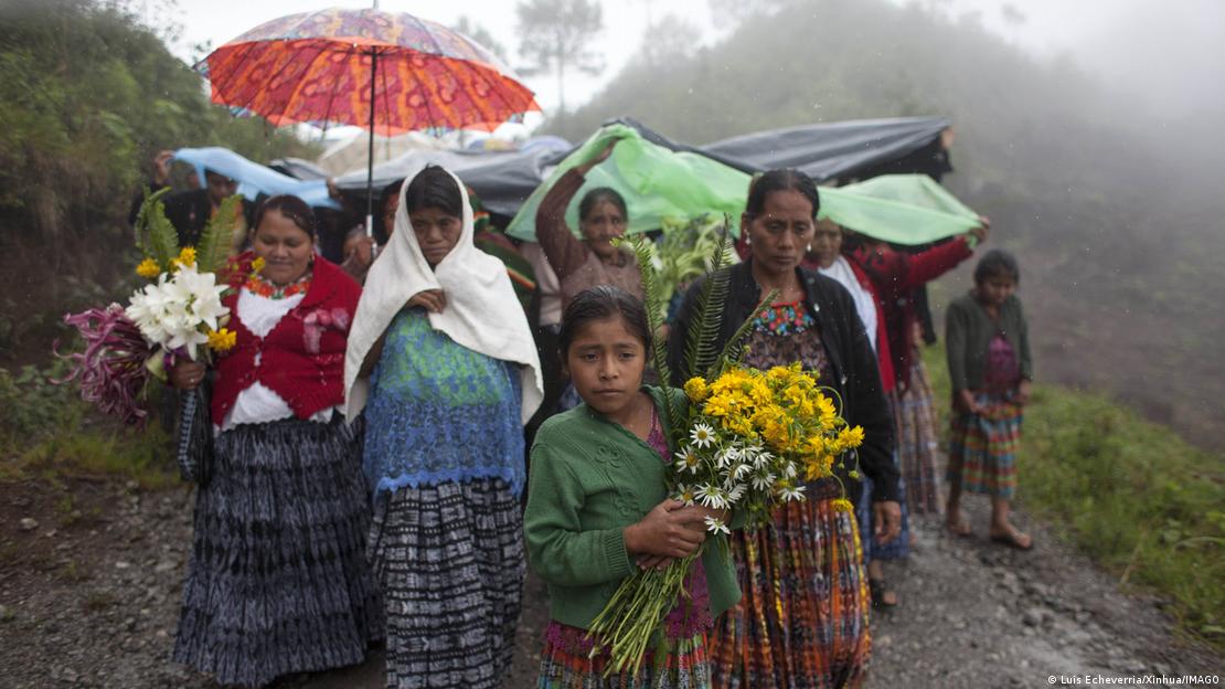 Funeral en Guatemala de seis desaparecidos identificados 32 años después mediante análisis forense de la Fundación de Antropología.