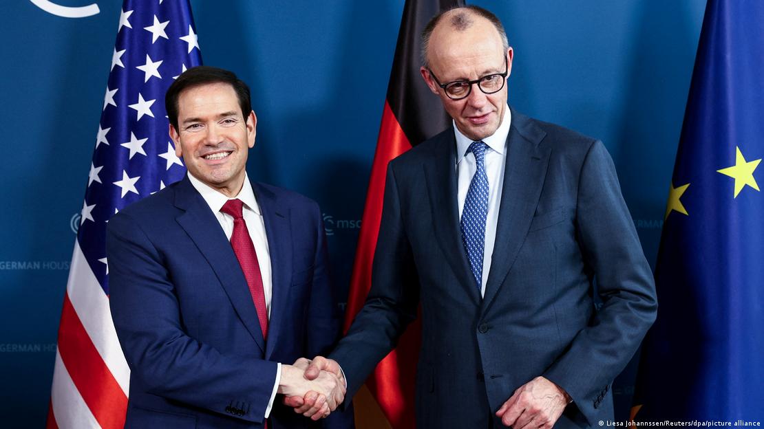 Rubio (izquierda en la imagen) se encontró con el canciller alemán Friedrich Merz en la Conferencia de Seguridad de Múnich (13.02.2026) Rubio (izquierda en la imagen) se encontró con el canciller alemán Friedrich Merz en la Conferencia de Seguridad de Múnich (13.02.2026)