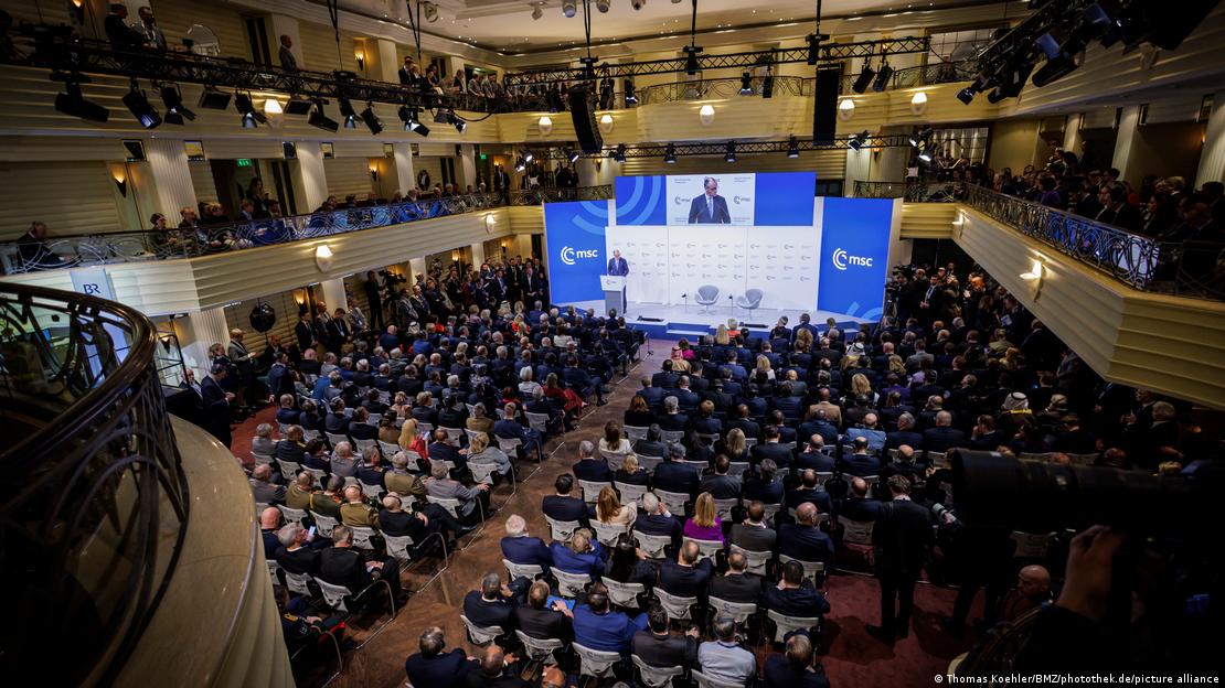 Ο καγκελάριος Φρίντριχ Μερτς εκφωνεί ομιλία στη φετινή Διάσκεψη Ασφαλείας του Μονάχου Ο καγκελάριος Φρίντριχ Μερτς εκφωνεί ομιλία στη φετινή Διάσκεψη Ασφαλείας του Μονάχου