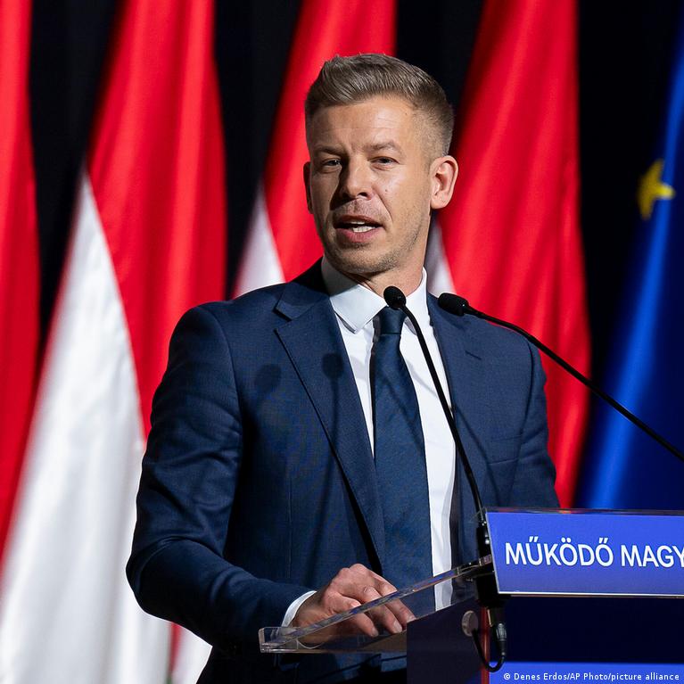 Hungary: Magyar launches anti-Orban election campaign
