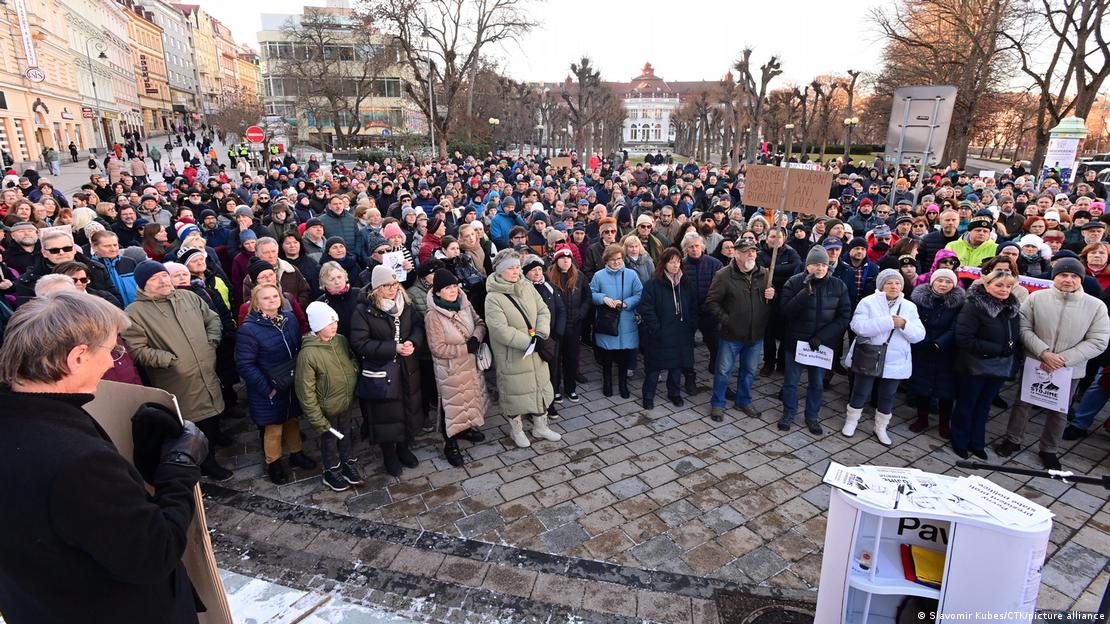 Топла на площади - это митинг в поддержку президента Чехии Петра Павела в Карловых Варах