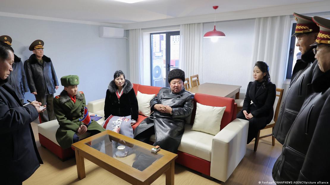 Kim Jong-un visitó esta semana a familias de soldados norcoreanos caídos en Ucrania.