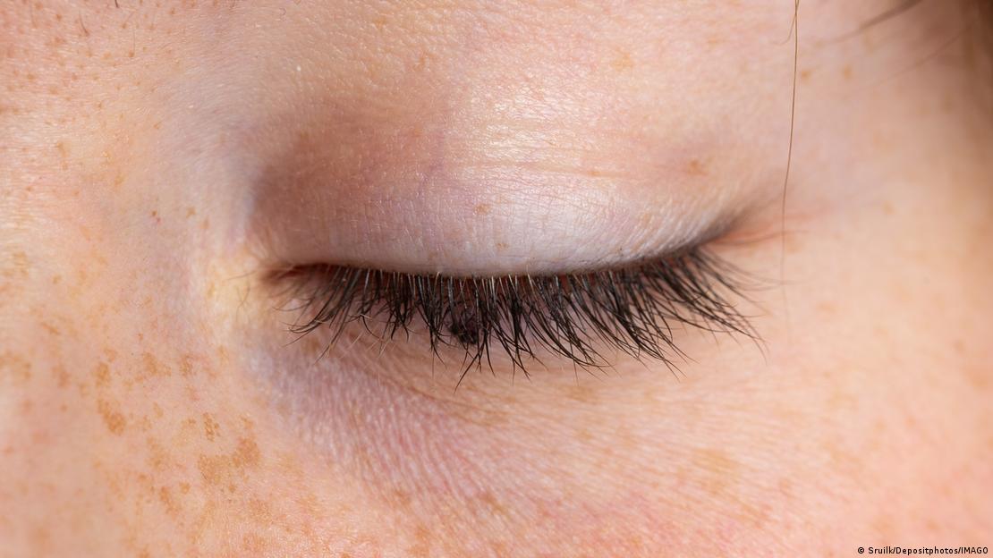 Los investigadores de Northwestern reprodujeron sonidos específicos durante la fase REM para reactivar problemas creativos en los sueños de los participantes.