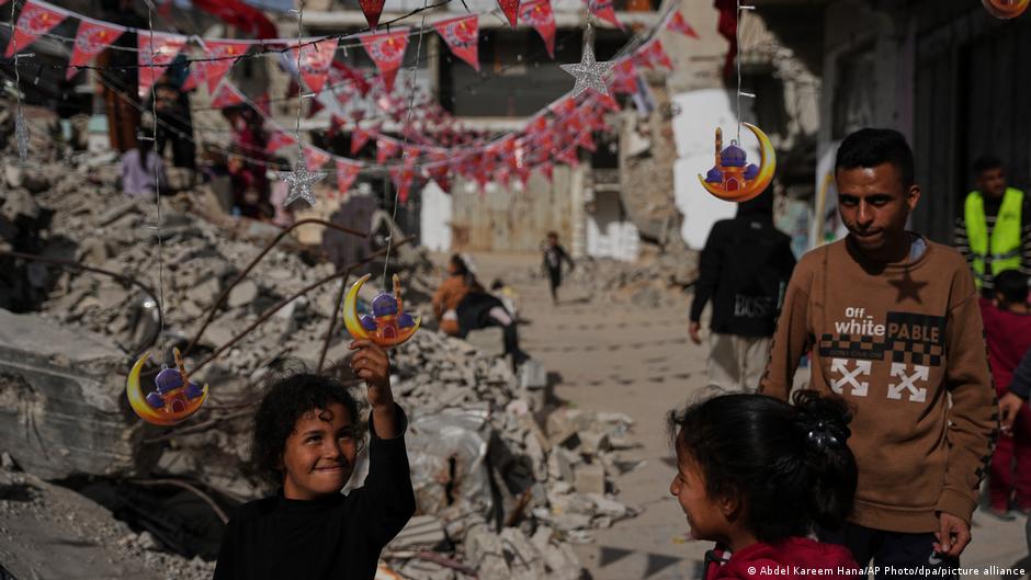 Gazans prepare for Ramadan amid rubble and destruction