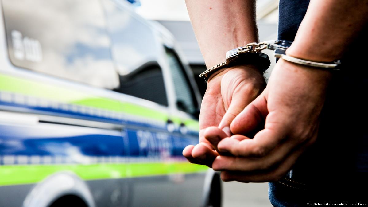 警车和手铐