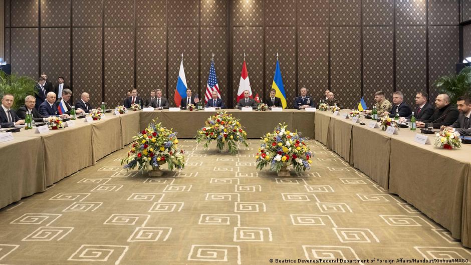 Rusya ve Ukrayna arasındaki müzakerelerin yeni turu dün, ABD arabuluculuğunda İsviçre'nin Cenevre kentinde yapıldı

Savaşı bitirmeye yönelik ilerleme sağlandığına dair mesaj çıkmayan görüşmeler bugün de sürecek