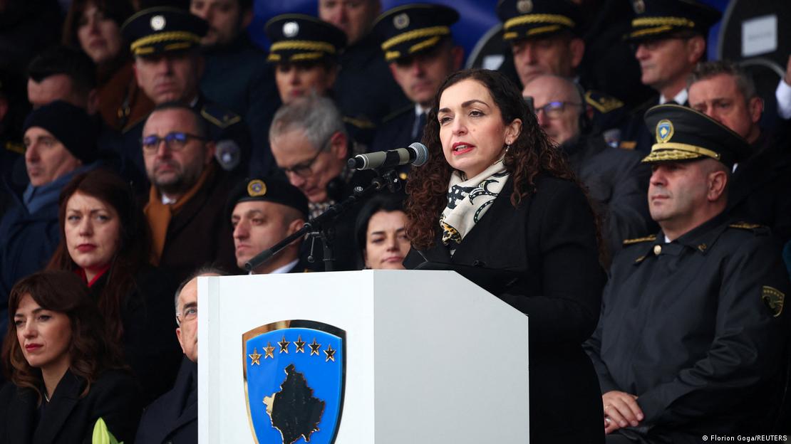 Vjosa Osmani duke folur