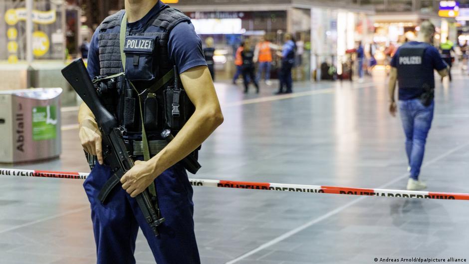 Frankfurt'ta 2024'te bir Türk vatandaşı tarafından işlenen cinayetle ilgili dava başlıyor

Cinayetin Urfa ve Antalya'dan Almanya'ya uzanan bir "kan davası" olduğu üzerinde duruluyor