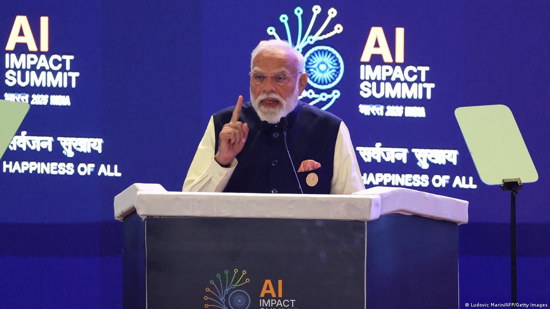 El primer ministro de la India, Narendra Modi, pronuncia un discurso en la Cumbre de Impacto de IA en Nueva Delhi el 19 de febrero de 2026.