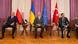 Ukrayna'nın Ankara Büyükelçisi Celal, komşusu Polonya'nın Ankara Büyükelçisi Maciej Przemyslaw Lang ve Avrupa Birliği (AB) Türkiye Delegasyonu Maslahatgüzarı Jurgis Vilčinskas basın toplantısında yan yana oturuyor Ukrayna'nın Ankara Büyükelçisi Celal, komşusu Polonya'nın Ankara Büyükelçisi Maciej Przemyslaw Lang ve Avrupa Birliği (AB) Türkiye Delegasyonu Maslahatgüzarı Jurgis Vilčinskas basın toplantısında yan yana oturuyor