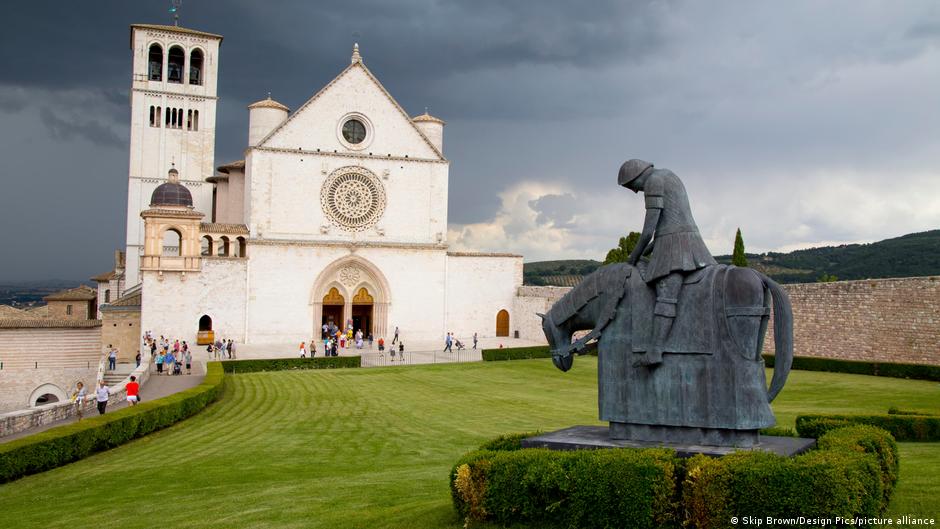 Tłumy chcą zobaczyć relikwie Franciszka z Asyżu