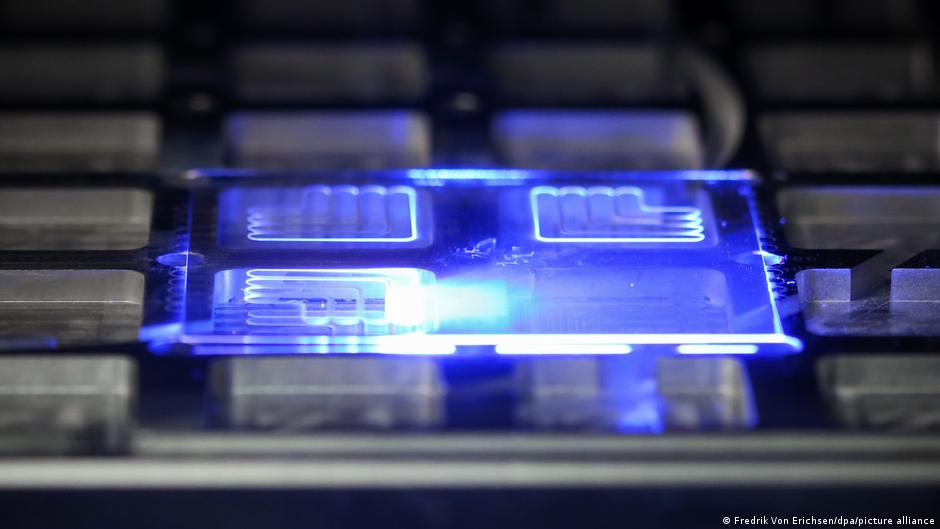 Avance en tecnología láser permite almacenar datos durante milenios en vidrio común