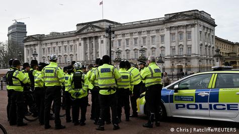 Polícia britânica no Palácio de Buckingham
