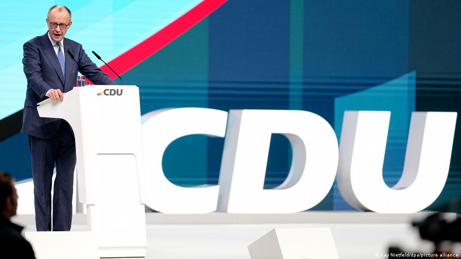 Friedrich Merz, canciller de Alemania, busca el apoyo de su partido en congreso de la CDU