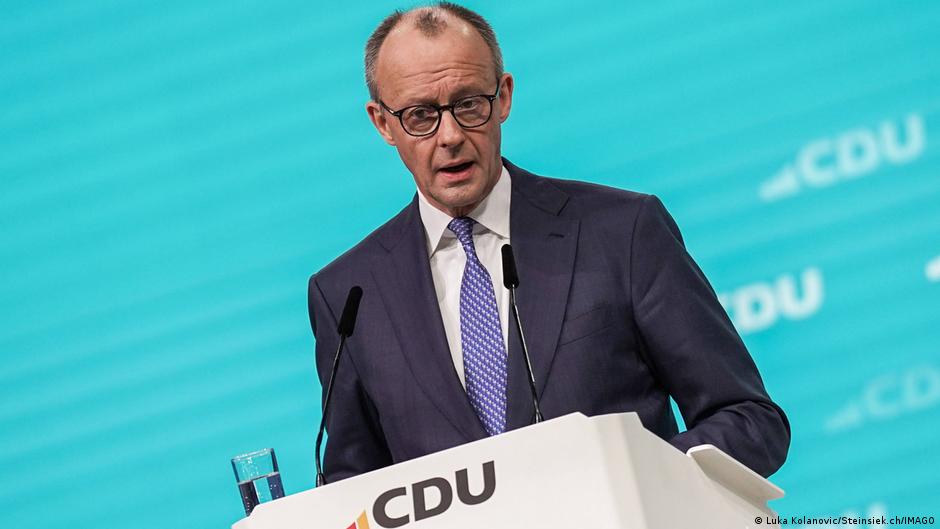 Friedrich Merz pozostaje szefem CDU. Merkel bije brawo