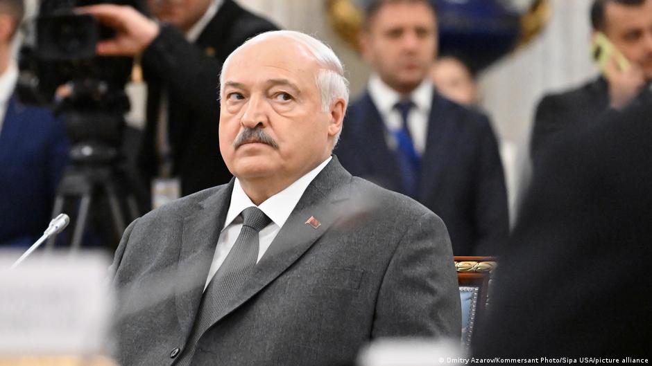 Боїться удару України? Чому Лукашенко вибачився перед Зеленським і змінив тон