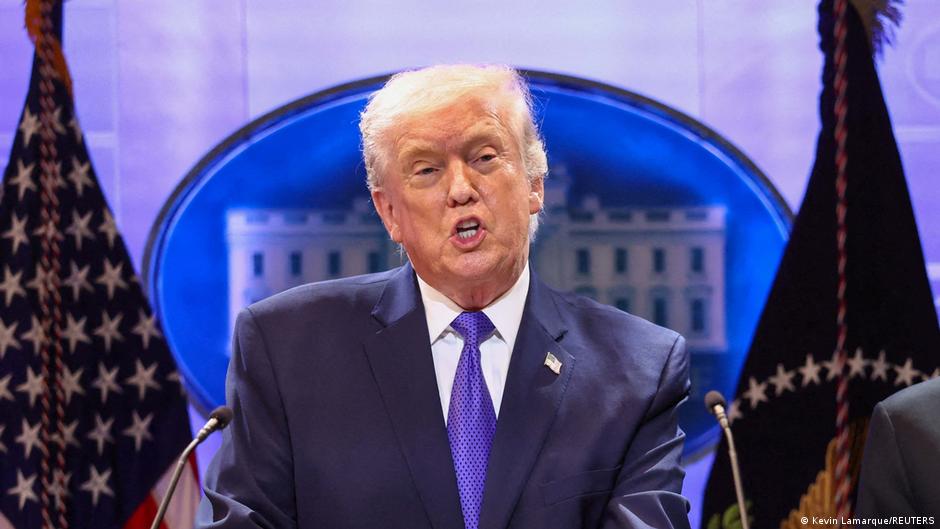 Trump dice que subirá el nuevo arancel global a un 15% ciento