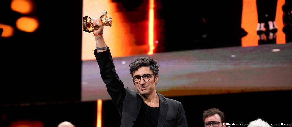 Cineasta Ilker Çatak é primeiro diretor a receber Urso de Ouro em 20 anos