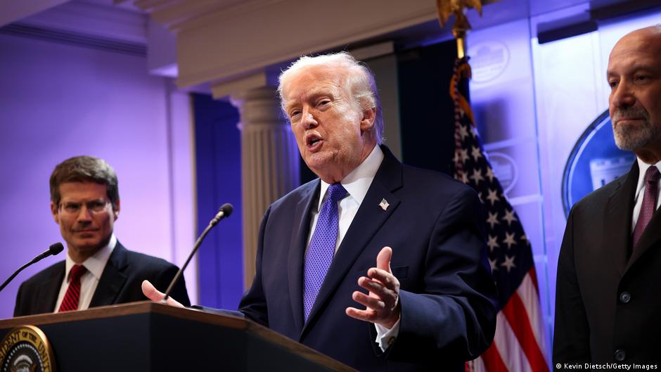 Donald Tramp na konferenciji za novinare nakon presude Vrhovnog suda protiv upotrebe vanrednih ovlašćenja za uvođenje carina (Vašington, 20. februara 2026.)