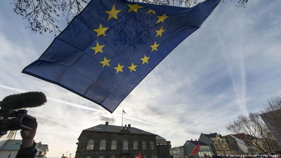 Iceland may fast-track vote on joining EU: report