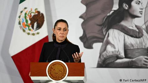 Meksika Devlet Başkanı Claudia Sheinbaum kürsüde konuşuyor Meksika Devlet Başkanı Claudia Sheinbaum kürsüde konuşuyor
