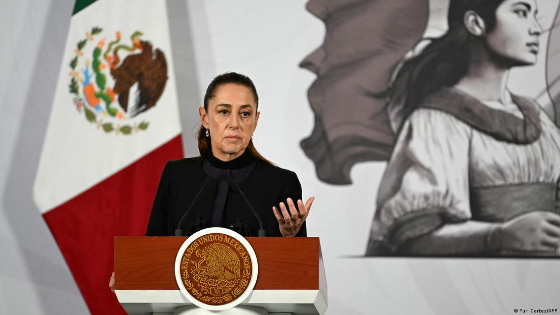 Meksika Devlet Başkanı Claudia Sheinbaum kürsüde konuşuyor