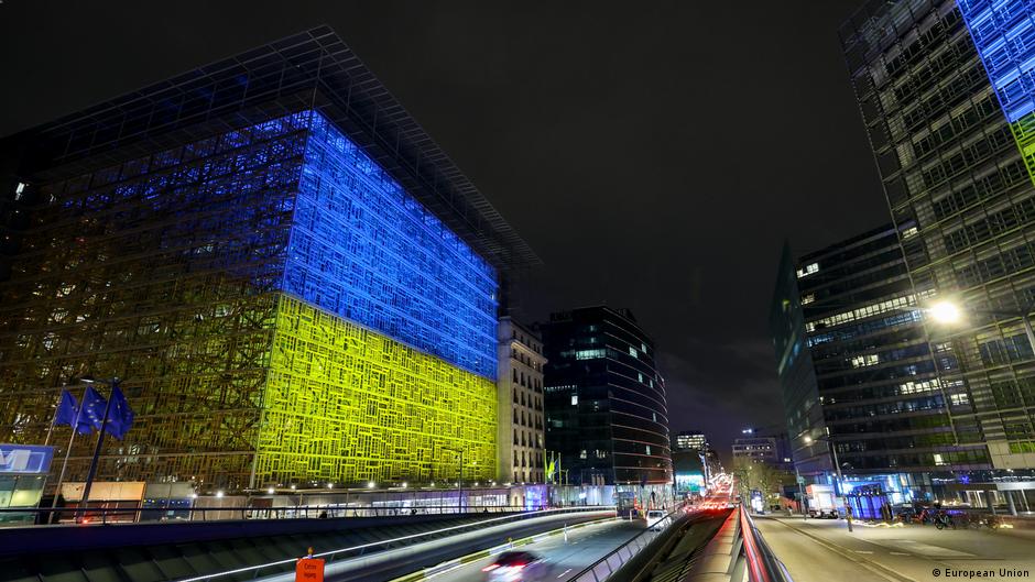 Prasa o wojnie w Ukranie: presja na Europę i spór o jedność Zachodu