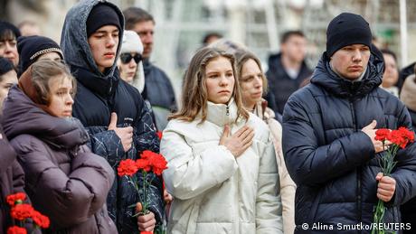 In der Ukraine erinnern die Menschen an die vielen Kriegsopfer.