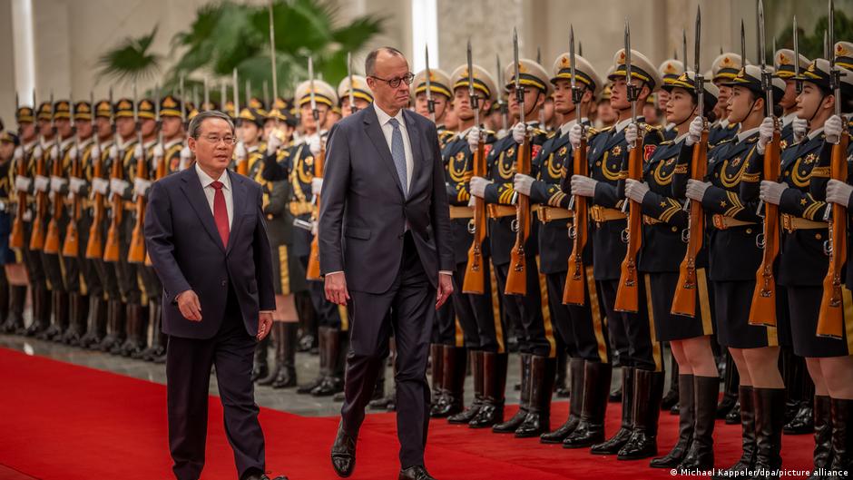 Nemački kancelar u Pekingu je primljen uz vojne počasti