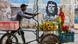 Cuba, La Habana, 2026 | Vendedor de flores empuja su triciclo frente a una pared descascarada, con un gastado mural del Che Guevara, durante el bloqueo petrolero de EE.UU. Cuba, La Habana, 2026 | Vendedor de flores empuja su triciclo frente a una pared descascarada, con un gastado mural del Che Guevara, durante el bloqueo petrolero de EE.UU.