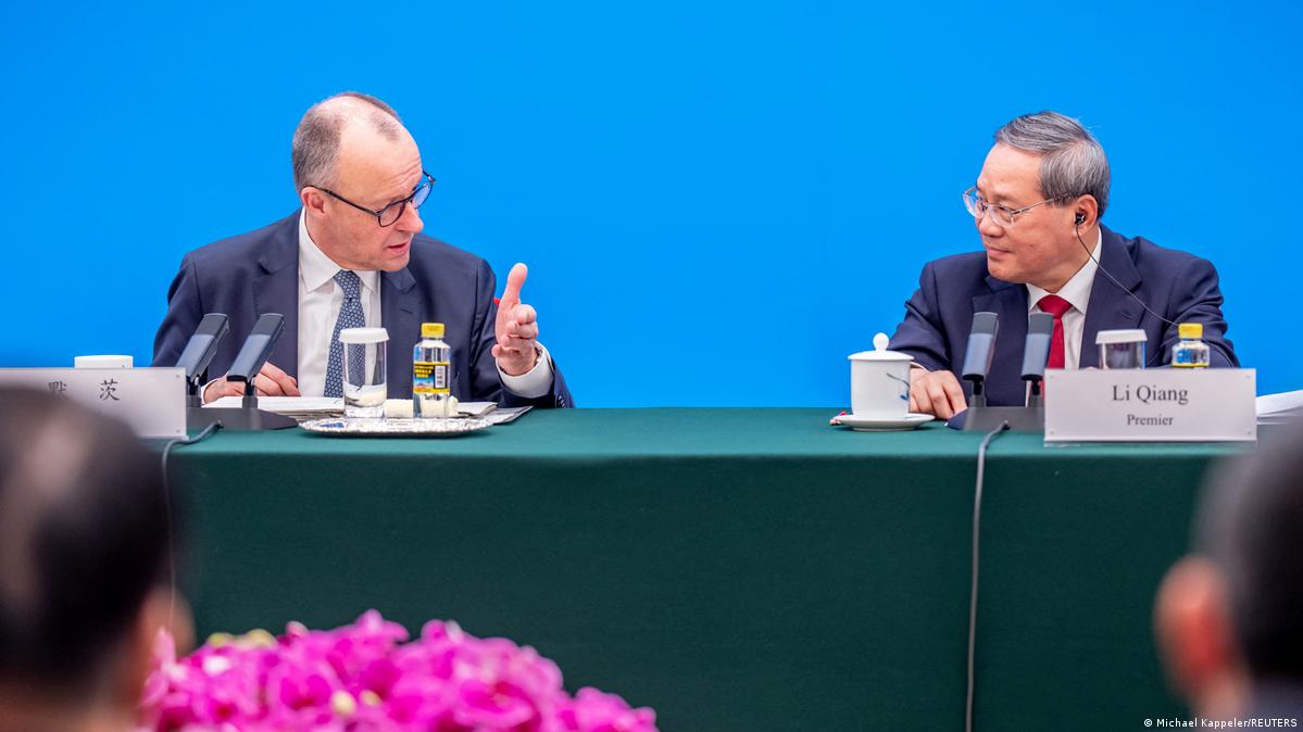 China Peking 2026 | Friedrich Merz bei Gesprächen mit Li Qiang in der Großen Halle des Volkes 南德意志报:德国经济的未来将取决于德国政府的对华战略