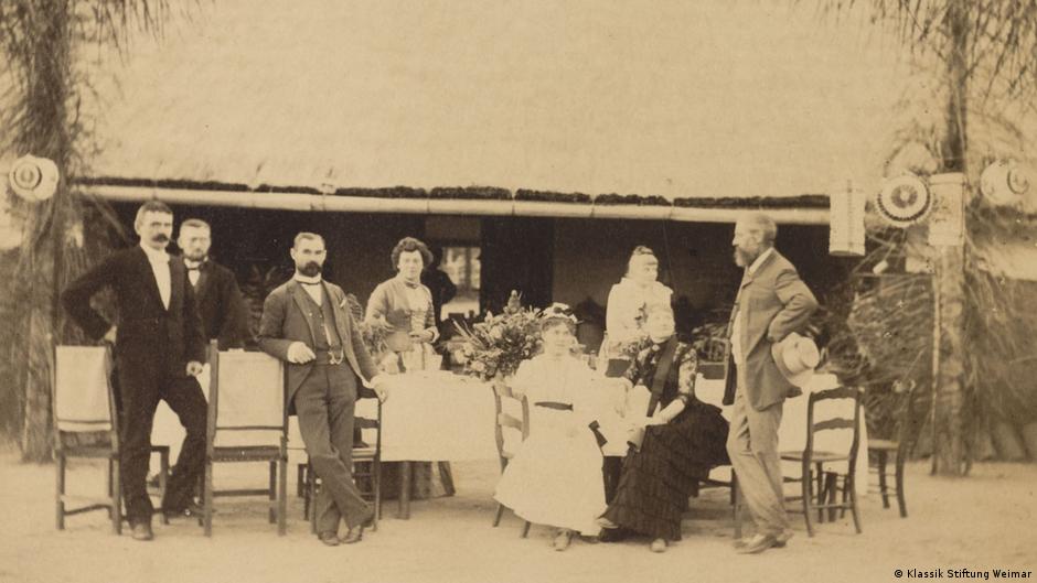 Usred novog naselja Fersterovi su živeli u najbogatijoj kući