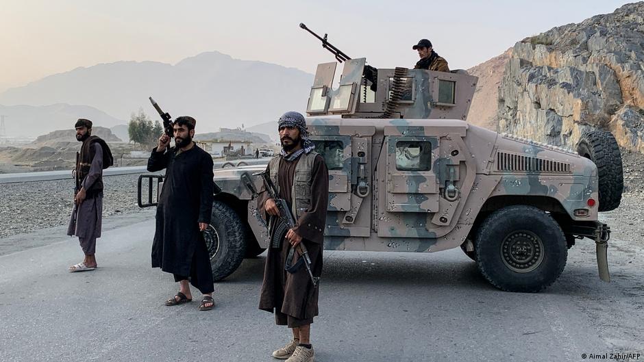 Talibanes informan de nuevos bombardeos a objetivos militares en Pakistán