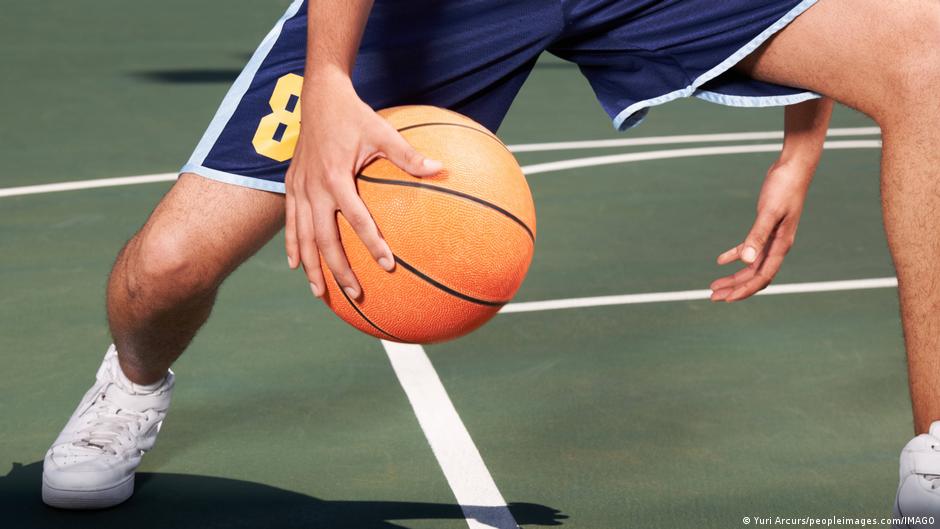 ¿Por qué rechinan tus tenis? El secreto está en la fricción… y en pequeños relámpagos