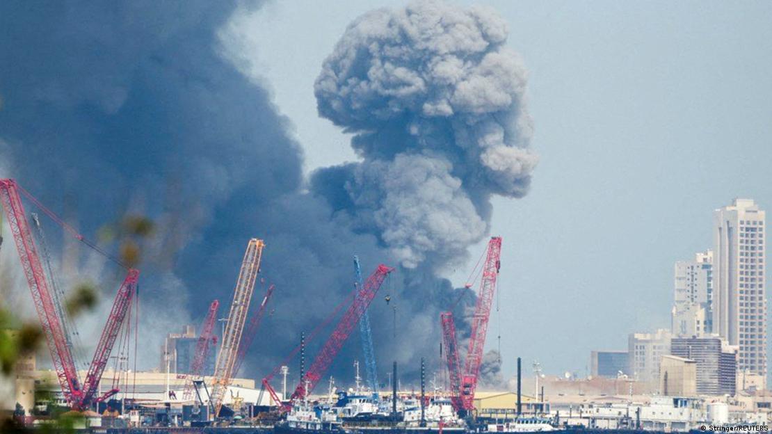 Starker Rauch über Manama, der Hauptstadt von Bahrain, nach einem iranischen Angriff Starker Rauch über Manama, der Hauptstadt von Bahrain, nach einem iranischen Angriff