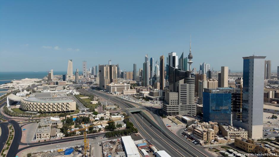 Middle East: Kuwait hit by missiles and drones