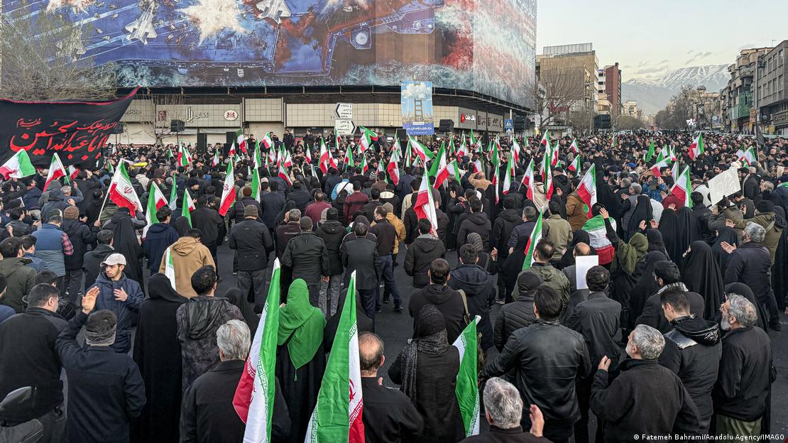 Iran Teheran 2026 | Njerëz mbledhur në sheshin Enghelab pas lajmit për vrasjen e Khameneit Iran Teheran 2026 | Njerëz mbledhur në sheshin Enghelab pas lajmit për vrasjen e Khameneit